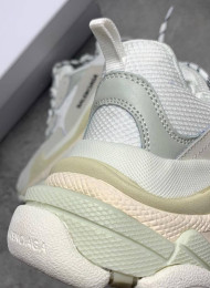 Кроссовки Balenciaga Triple S Cream White живое фото 4
