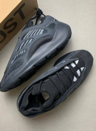 Кроссовки Adidas Yeezy 700 V3 Black Alvah живое фото 1