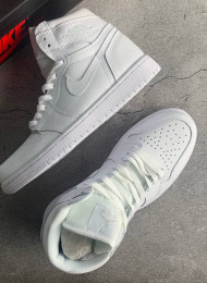 Кроссовки Nike Air Jordan 1 Mid Triple White живое фото 2